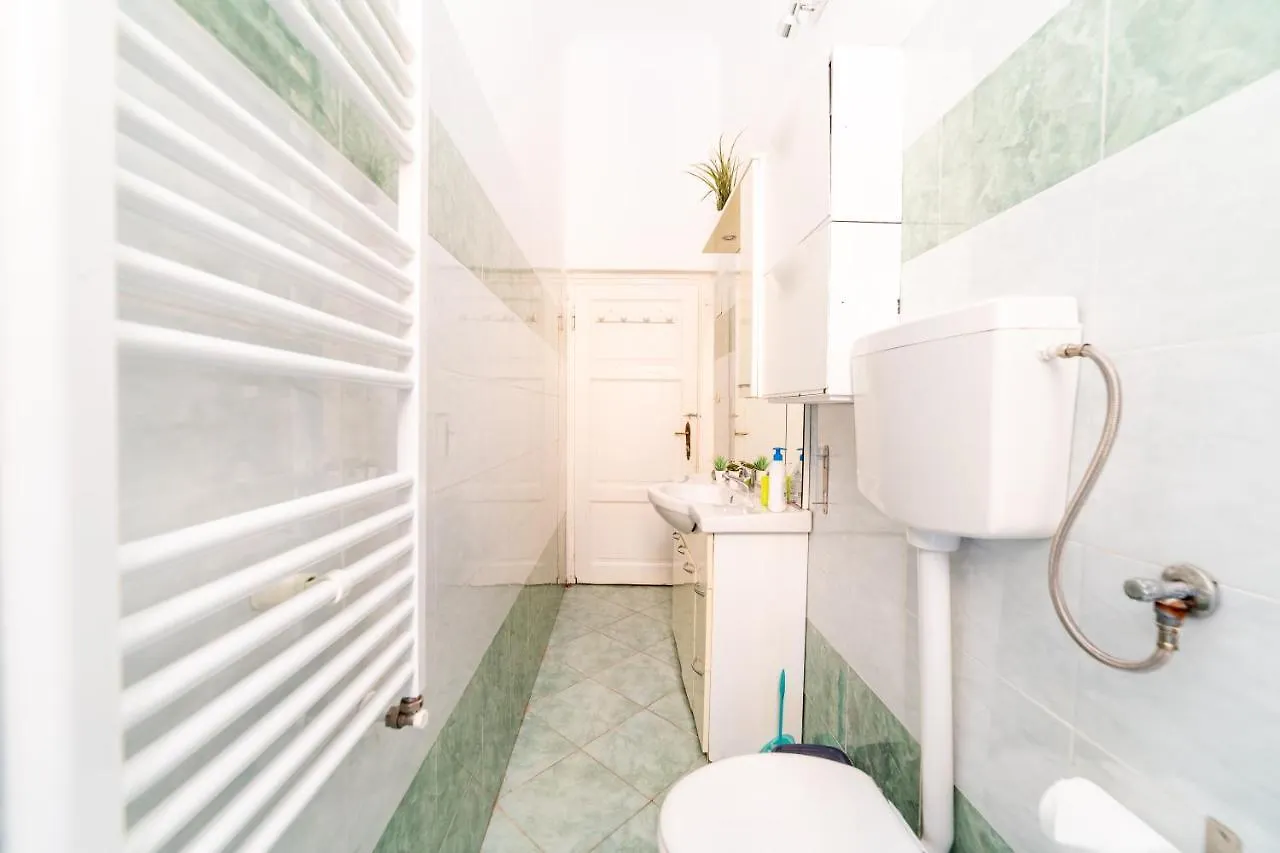 Tonale Elegant Apartment Milan 0*,